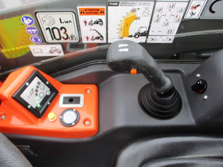 Afbeelding AUSA T144 HX4 (011)