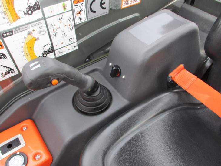 Afbeelding AUSA T144 HX4 (011)