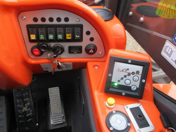 Afbeelding AUSA T144 HX4 (229)