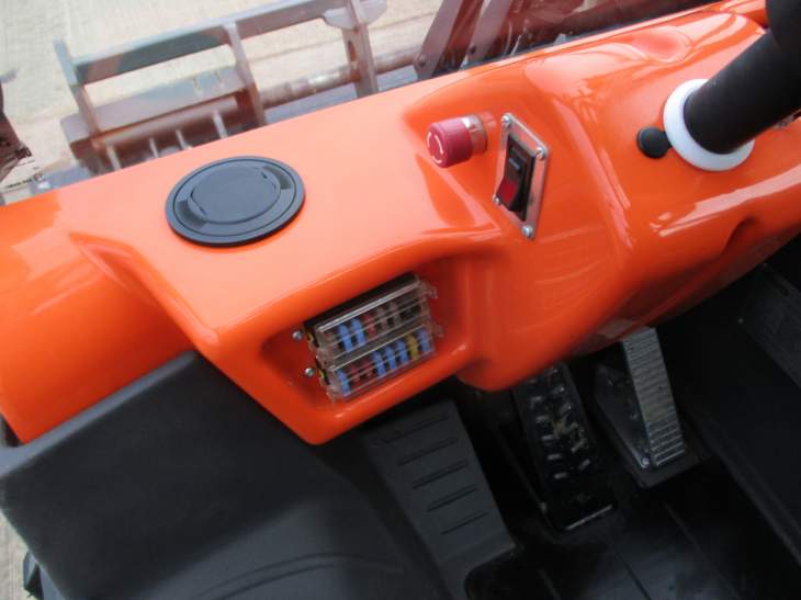 Afbeelding AUSA T144 HX4 (229)