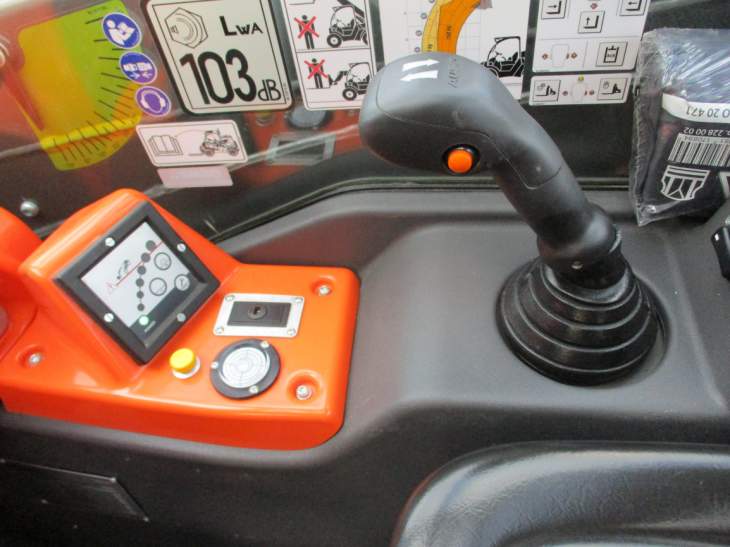 Afbeelding AUSA T144 H X4 (071)