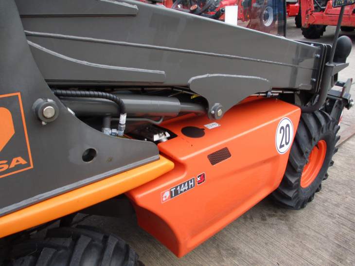 Afbeelding AUSA T144 HX4 (229)